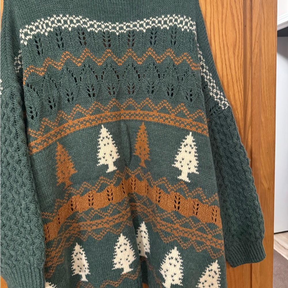 Cozy Green Sweater with Tree Pattern - Picture 5 of 5